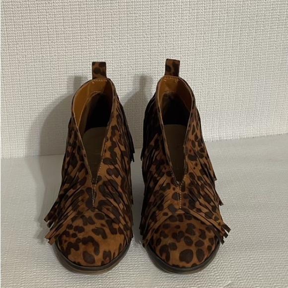 Mata fringe animal print booties, size 9 - Picture 3 of 11